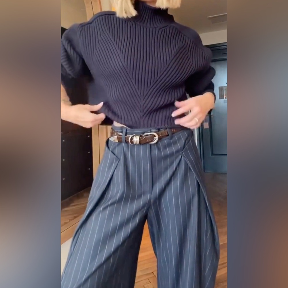 Brand New w Tags! ZARA Navy Wool Pinstripe Pleated Pants Size M